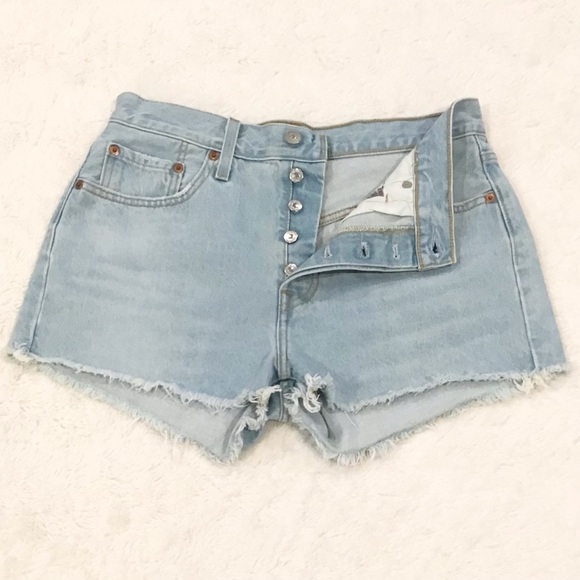 Levi’s 501 W28 (US 6/7) Denim Womens Shorts Irregular High Rise Luxor 56327-0113 - Picture 4 of 13